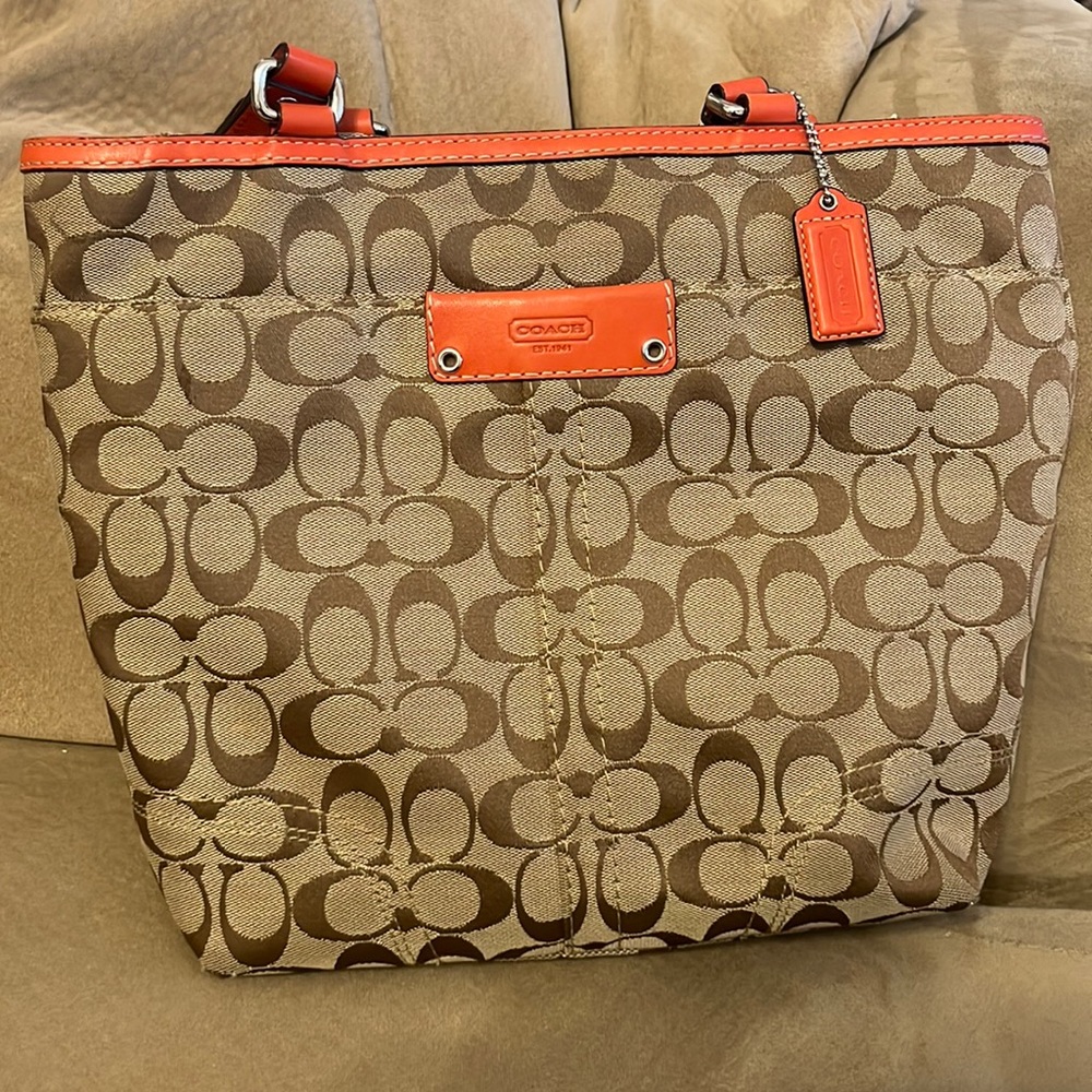 Beige Coach Purse 👜